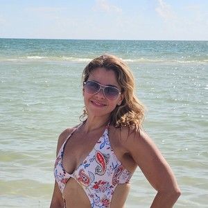 Meet your Posher, Adalis